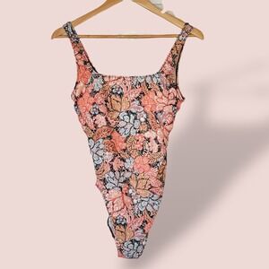 A PEA IN THE POD Floral One-Piece Maternity Swimsuit Peach Black Size‎ Medium